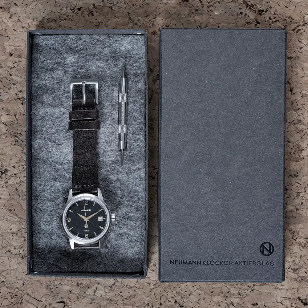 Initial No.1 Steel Black/Gold 36mm